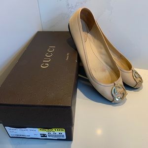 Authentic Gucci beige flats. Style 284081.